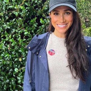 Cuyana Anorak rain jacket Soldout size Large ASO Meghan Markle